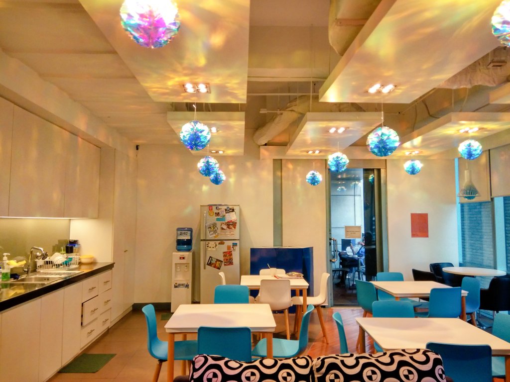 andytectable's tweet image. I love the Christmas decorations at the pantry.