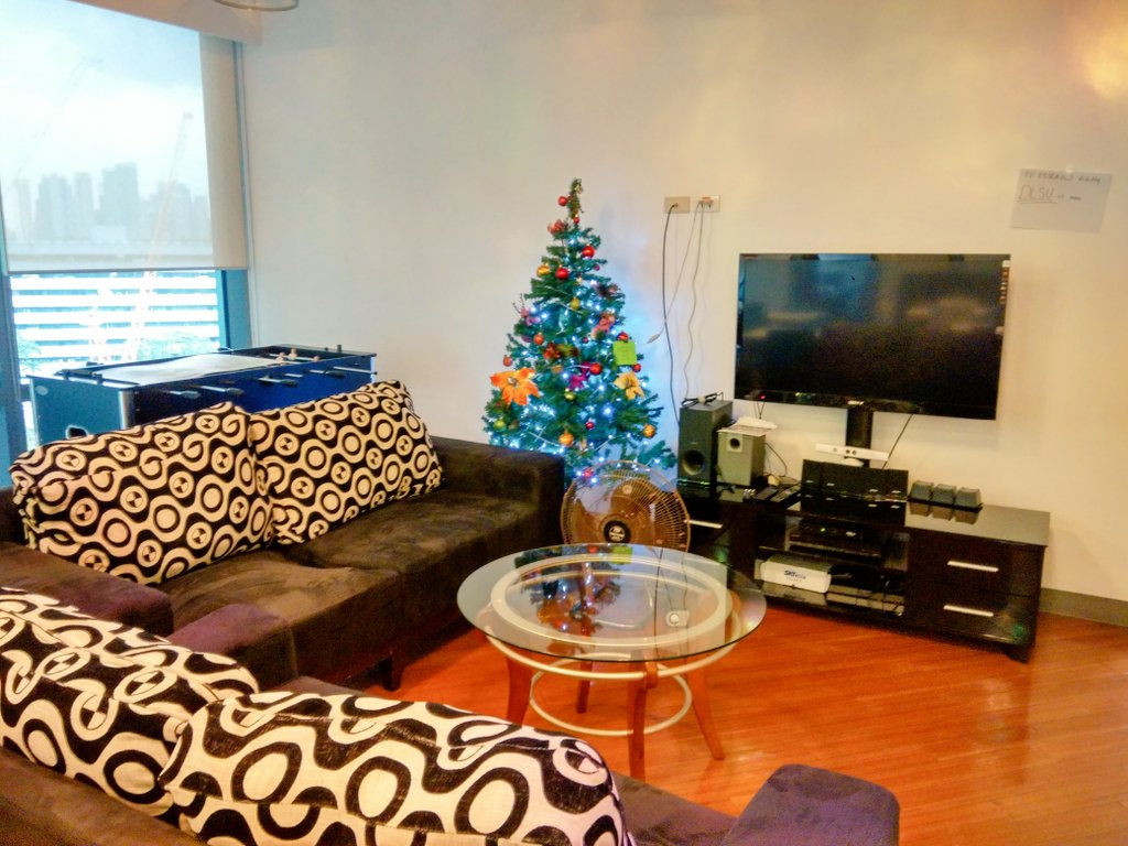 andytectable's tweet image. I love the Christmas decorations at the pantry.