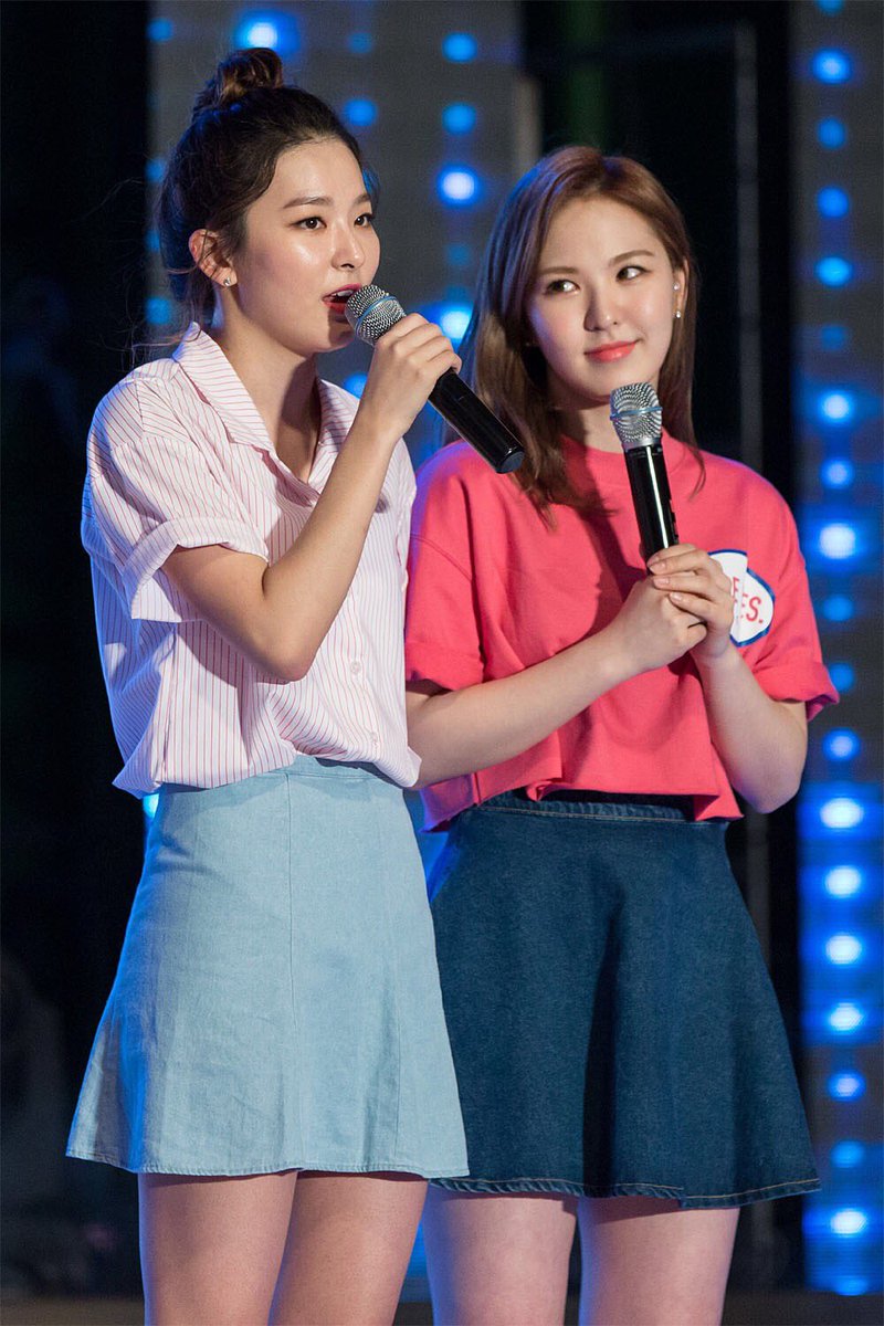 wanvoyage's tweet photo. That look #SeulDy #WenSeul #SeulWan 💛💙 https://t.co/RaTSJNkCb3