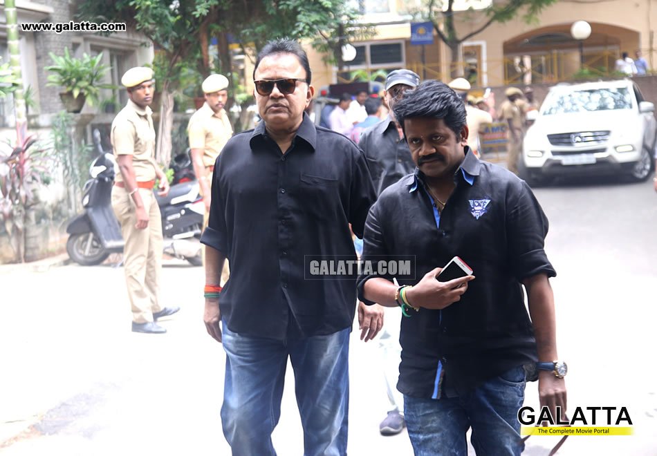 galattadotcom's tweet photo. #JkRitheesh #RadhaRavi pay their last respects to #ChoRamaswamy! More pics https://t.co/aCpAJVvTyn @Jk_Ritheesh https://t.co/KgUWXS2iEV