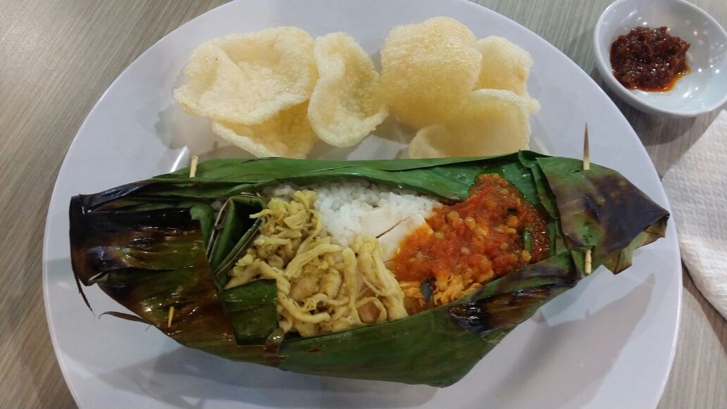 fbi_malaysia's tweet photo. #foodtravelchat FBI Malaysia is now at Bali. Nasi Bakar Ayam, a traditional recipe from Indonesia. https://t.co/hf1ljb3yfK