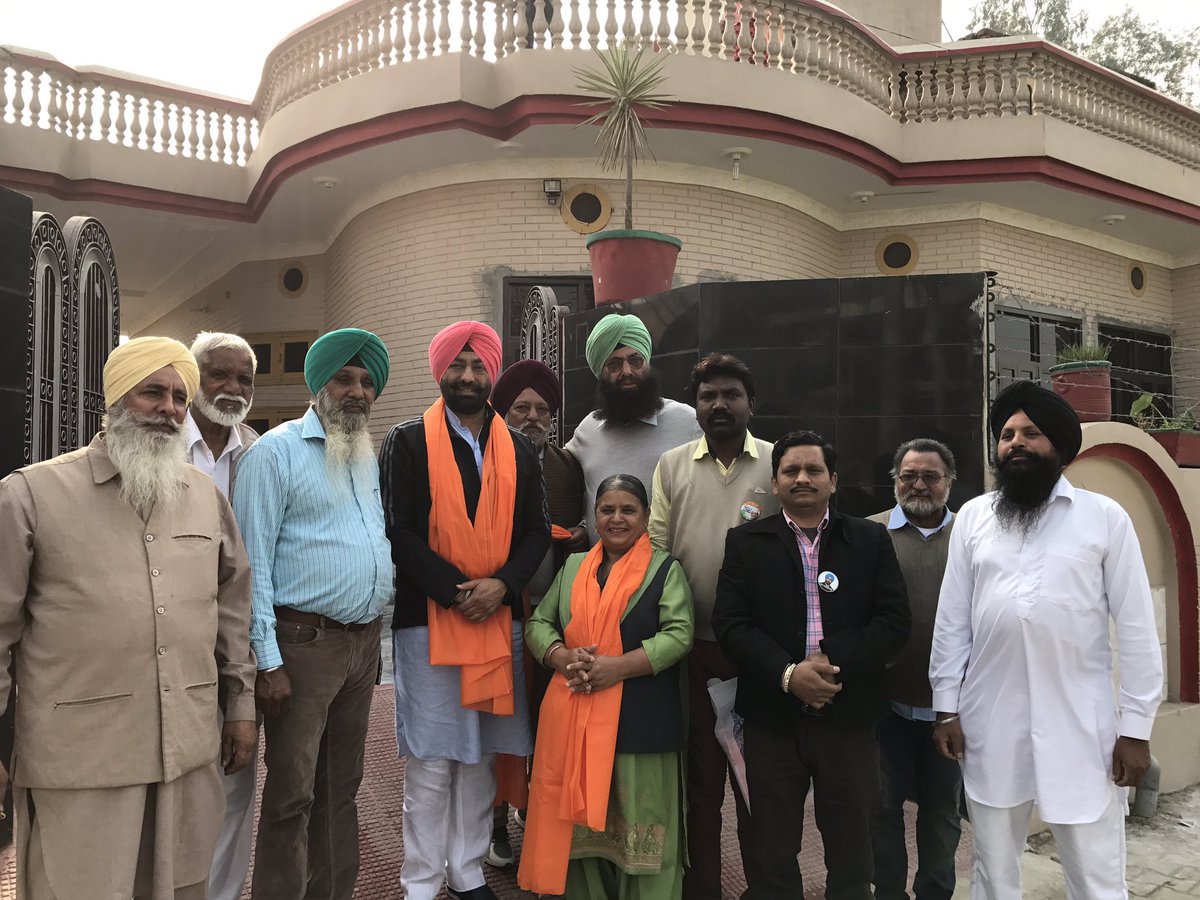 SukhpalKhaira's tweet photo. Bjp Mahila wing President of Bjp joins Aap and so do dozens of youth from V.Bariar,all are welcome-khaira https://t.co/qVBl1qG2h2