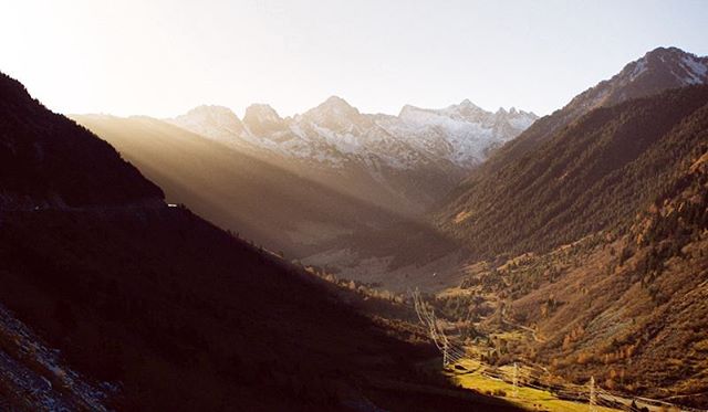 SendaPirenaica's tweet photo. “Amanecer en Valle de Ruda (Valle de Aran)”
 || by @rogergrasguia (Instagram) #travesiapirenaica 
 
 #Pirineos #Pyrénées #Pyrenees
#Valdaran https://t.co/rlDVg8NvNF