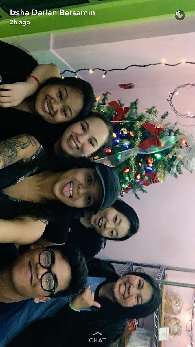 imabitspunky's tweet photo. My coworkers ✌🏽️🤓 #decoratingcommittee https://t.co/A68qsWs4LY