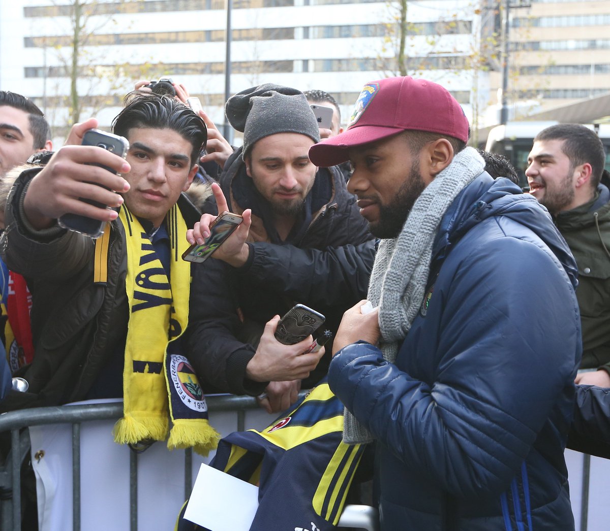 Fenerbahce's tweet image. Fenerbahçemiz Rotterdam’da | fenerbahce.org/detay.asp?Cont…