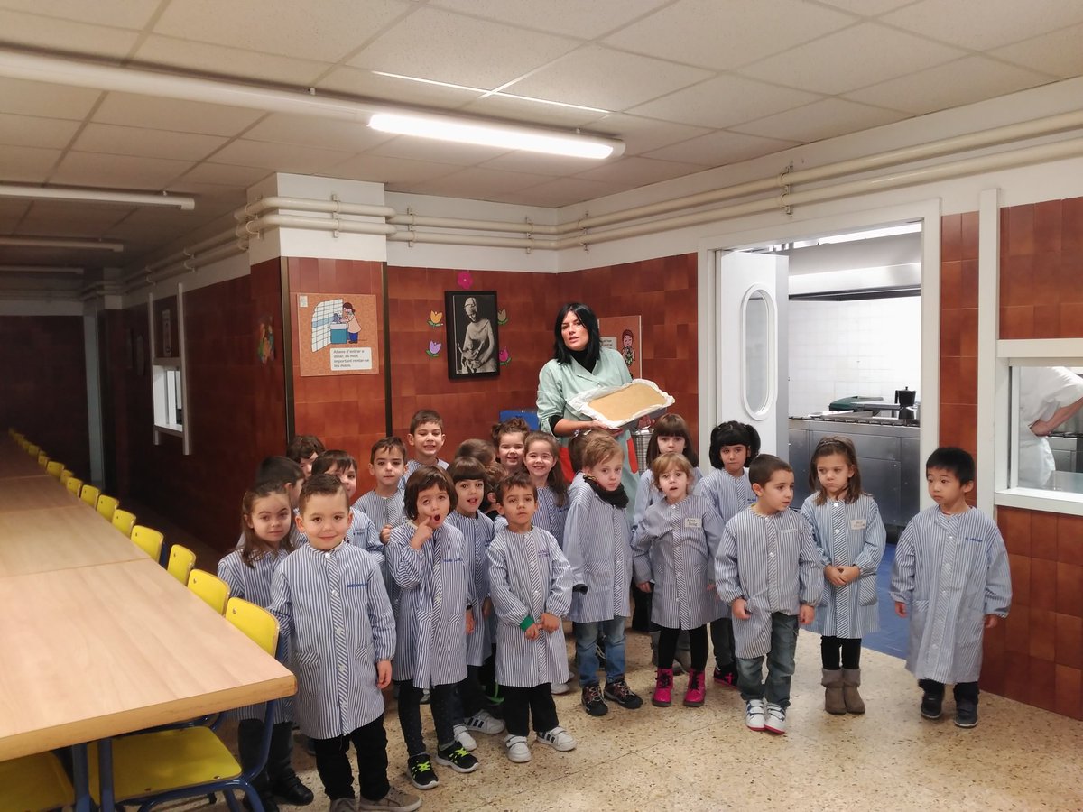 SantJosepReus's tweet image. Els nens i nenes de P4 els torrons hem acabat de fer!