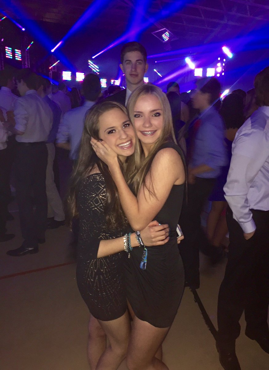 beccawaffles's tweet photo. HAPPY BIRTHDAY CHRIS🎉🎈🎁🎁 hope u have a beyond wonderful day cuz u deserve it. love you so so much(can't believe we don't have more pictures) https://t.co/0F3roBAQAE