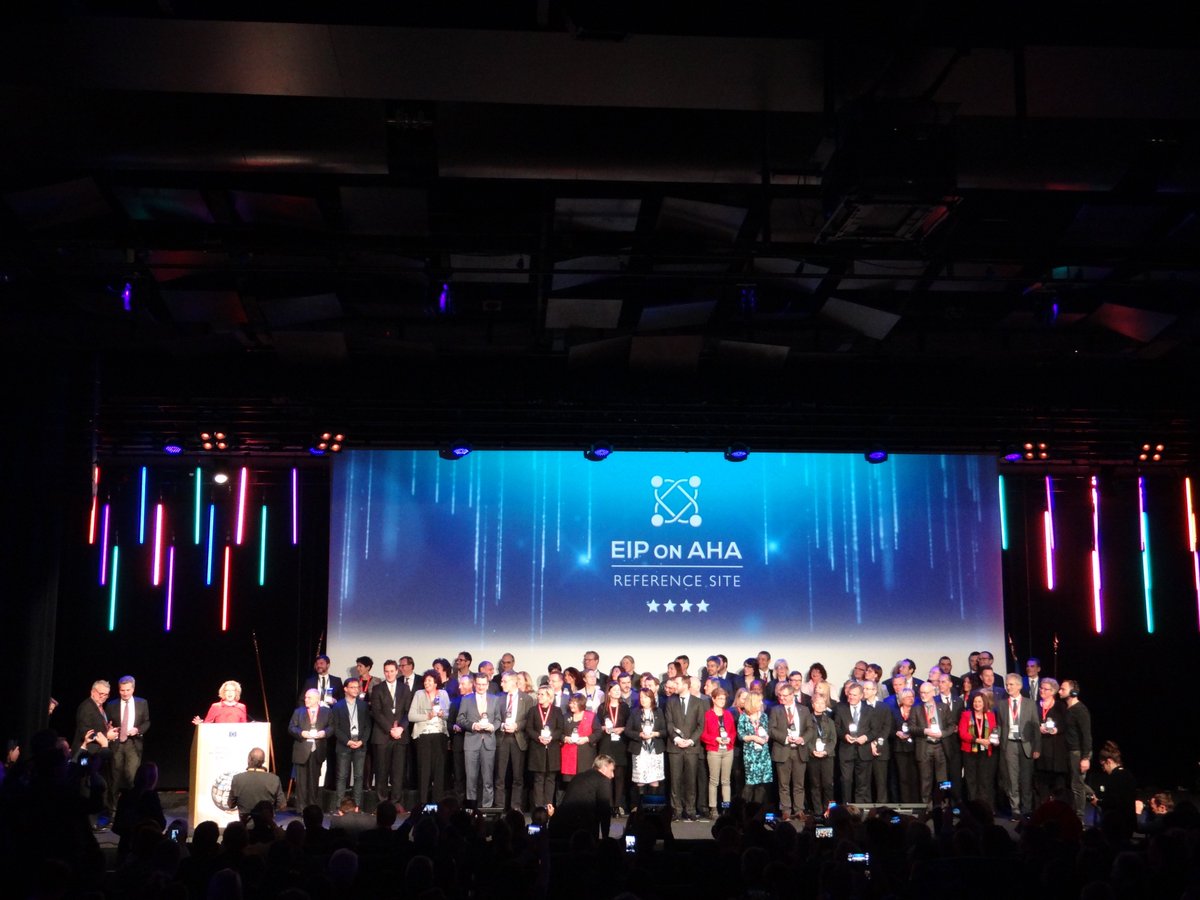 #AgeingSummit with many many <a href="/CoralEurope/">Coral</a> regions now again Reference Sites of the @EIP_AHA today at ec.europa.eu/research/confe… award ceremony