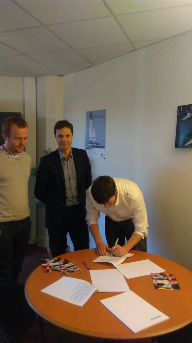 R2_Robotics's tweet photo. Contrat signé avec @AltranFR ! Merci à vous de nous soutenir dans notre projet de Robotique pour la #CDR2017 https://t.co/RlGkhxZnFa