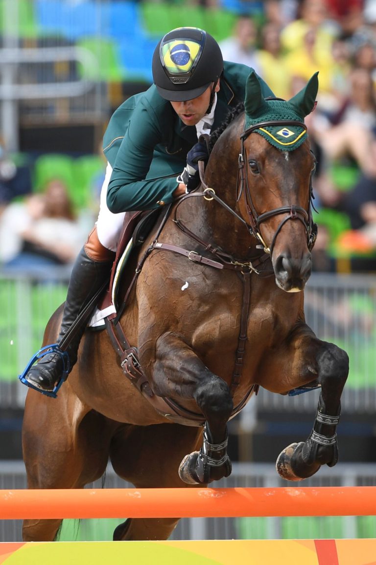 Tonight's <a href="/RoRlatest/">RoR</a> Awards hosted by <a href="/clarebalding/">Clare Balding 💙</a> &amp; <a href="/LeglockLuke/">Luke harvey</a> celebrates success of former racehorses bit.ly/2hgvC5D