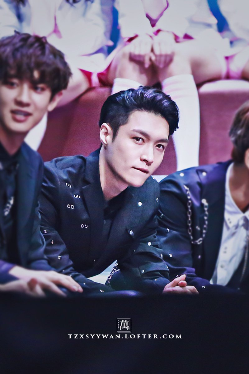 Czfxu2aukaa Rs Jpg 800 1199 Celebridades Coreanas Exo Chanyeol