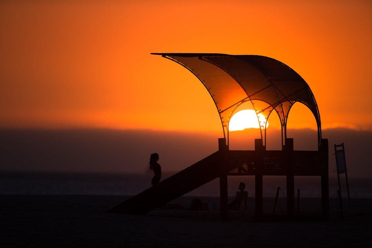 "Termina cada día antes de empezar el siguiente 
y pon entre ambos un muro sólido de sueño"
#frases #citas