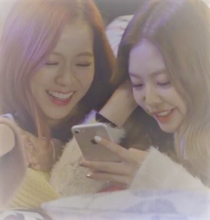 OtpsKpop's tweet photo. jisoo &amp; jennie // blackpink https://t.co/xRSXRGpvVv