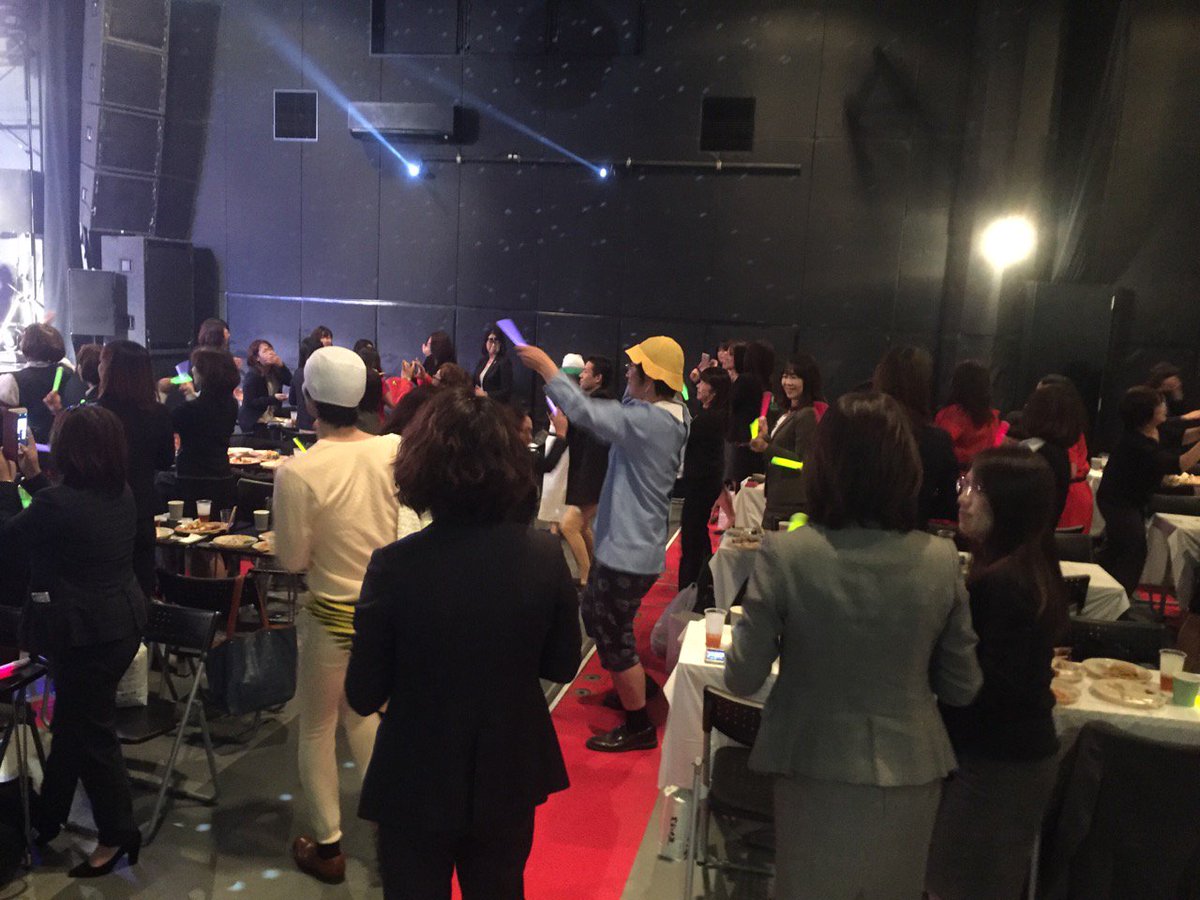 T O P S Inc 大分市内に3店舗ライブハウスやってます A Twitter ビッツホールではホールレンタル随時受付しています ライブイベント以外でも会場の広さ 音響 照明 映像等を活かした各種宴会 パーティーも承っております 写真は 先日のパーティーの様子です
