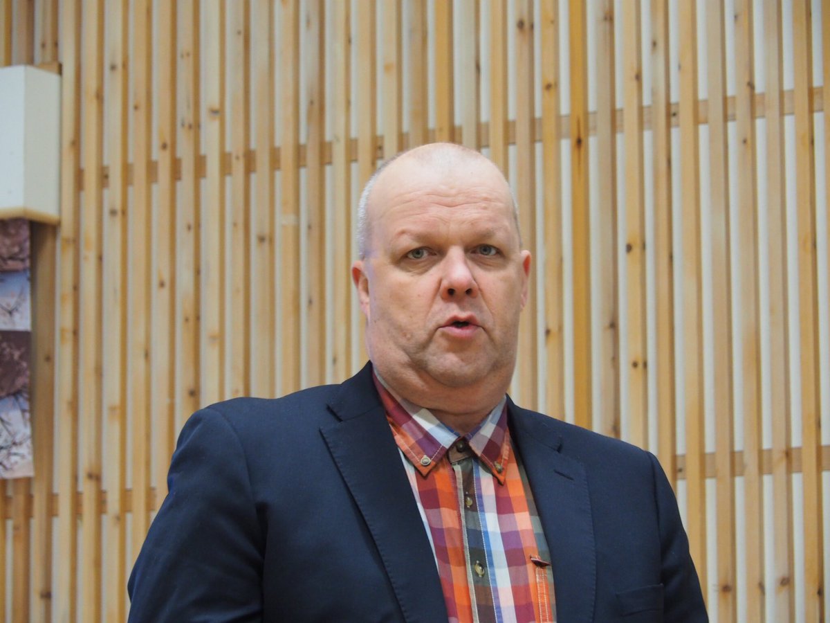 VilleMakel's tweet image. "Yritykset eivät välitä tutkinnoista,ne välittävät osaamisesta" sanoo KSAKin tj Ari Jokinen #uudentyönkuusamo "opettajastavalmentajaksi