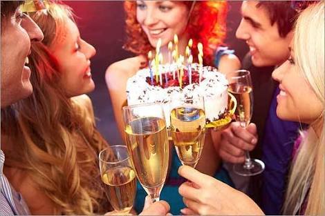 Дети день рождения вектор. Отпразднуем мой день рождения. Картинки для пригласительных на день рождения. Приглашение на день рождения друзьям. Девушка отмечает день рождения.