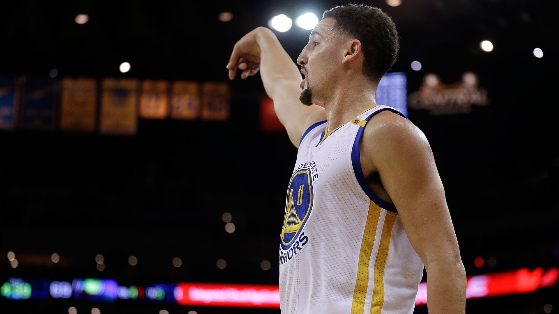 Cata 元nbaプレイヤーとして二度の王者に輝く父 マイカルトンプソンは息子クレイのパフォーマンスについてこうコメント お前は70点取れるはずだった ワイドオープンの3を4本も外したからだ 誰もが60点の偉業を賞賛する中 向上心を掻き立てる