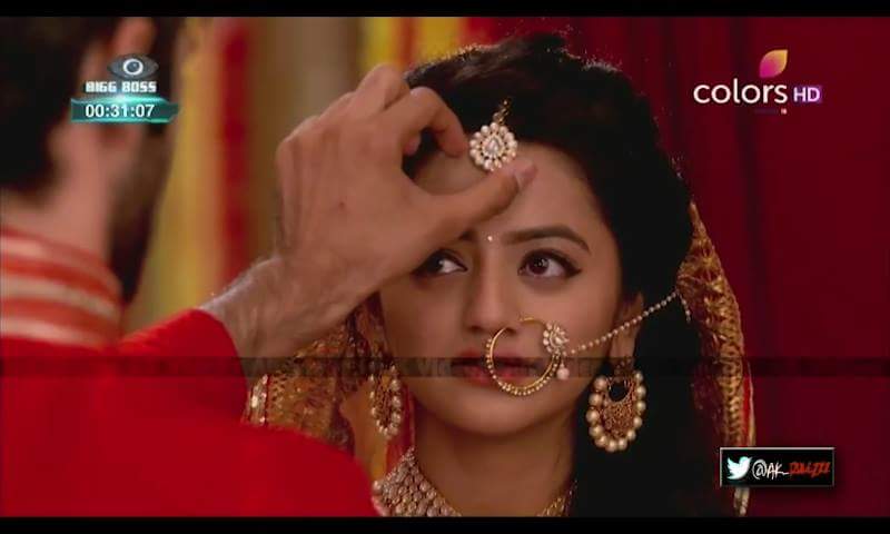 Mariamf_16's tweet photo. I vote For #HellyShah For Swaragini #TvPersonality2016 @BizAsia @RajBaddhan @SabrasRadio https://t.co/Co4WaFEuGh