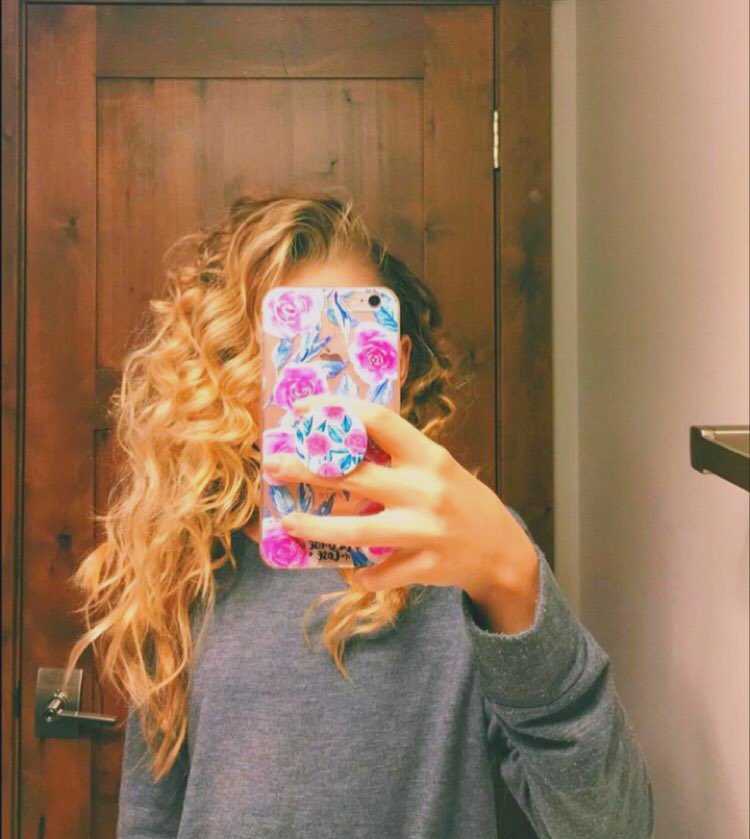 arianator_moon's tweet photo. BrynnもSarynaも持ってるこの種類のiphoneケース可愛い好み💗🌟💜
#becauseOfACase https://t.co/xhoMraVagM