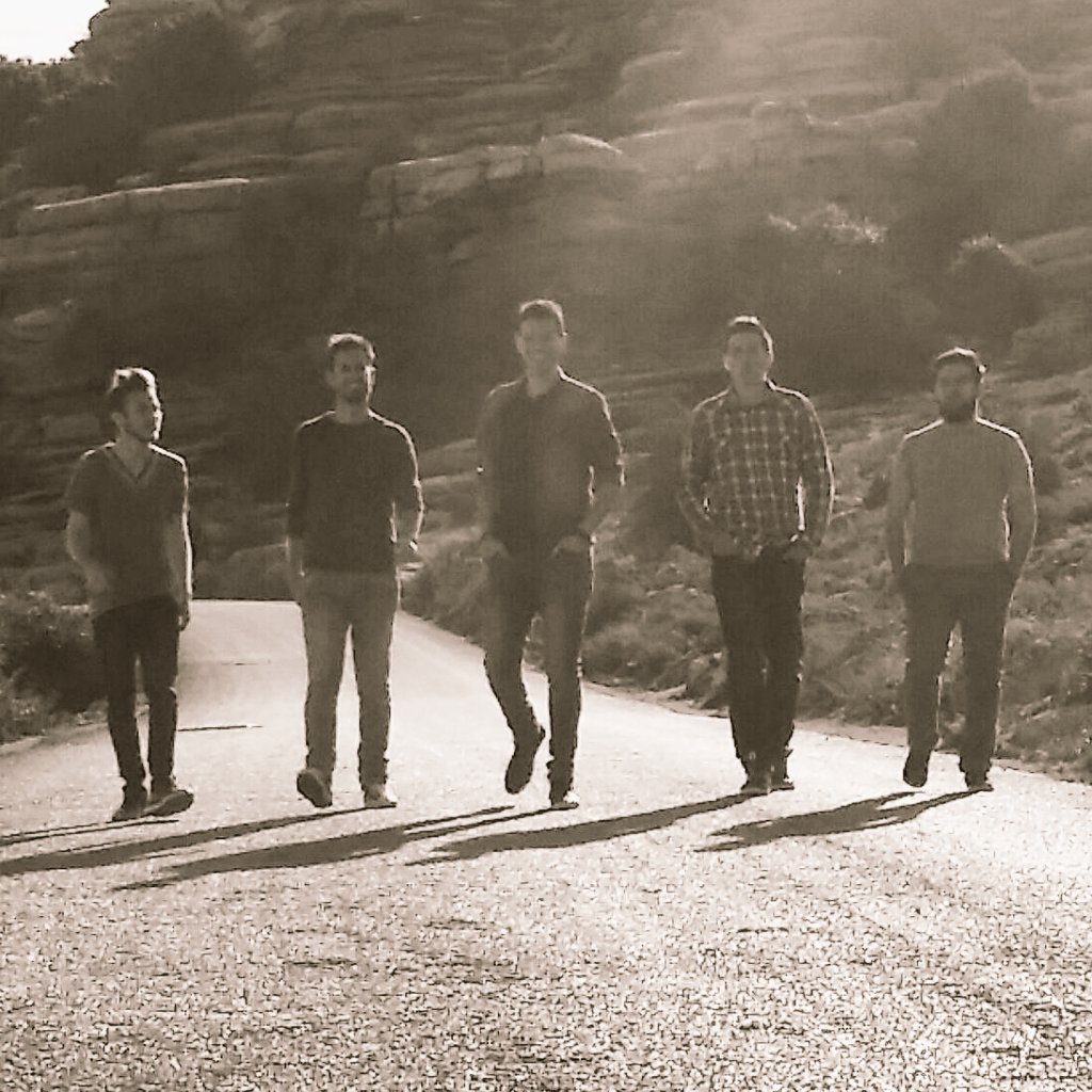 Se avecinan novedades ilusionantes...😎😚
#TarifaPlana #Málaga #DespliegaTusAlas #pop #rock #indie #música #instamusic #novedades