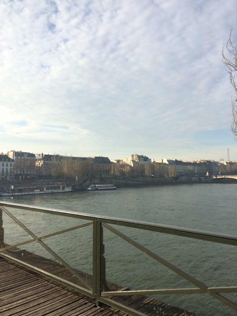 Stratcreatives's tweet photo. Un jour pour parler du bio à #Paris en circulation alternée mais tjs beau @FemininBio #consobio2016 https://t.co/uCKJ3X7YVU