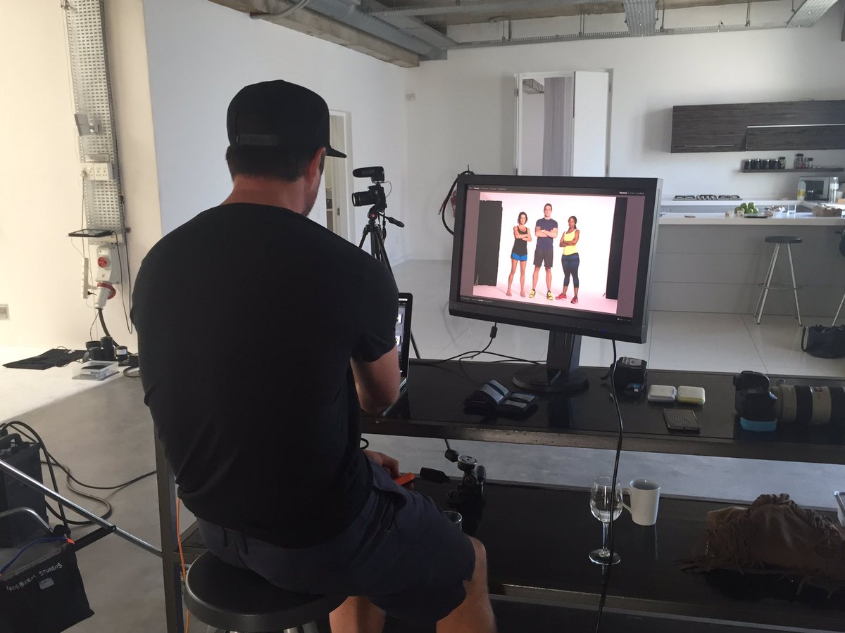 runnersworldza's tweet photo. Behind-the-scenes of the #RWCoverSearch shoot with our inspiring winners! https://t.co/e4EQWxHtXZ