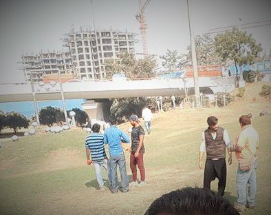 GhulaamFC's tweet photo. Param busy discussing something with spotboy! #Ghulamsets💝 https://t.co/p6yvNZRPZf