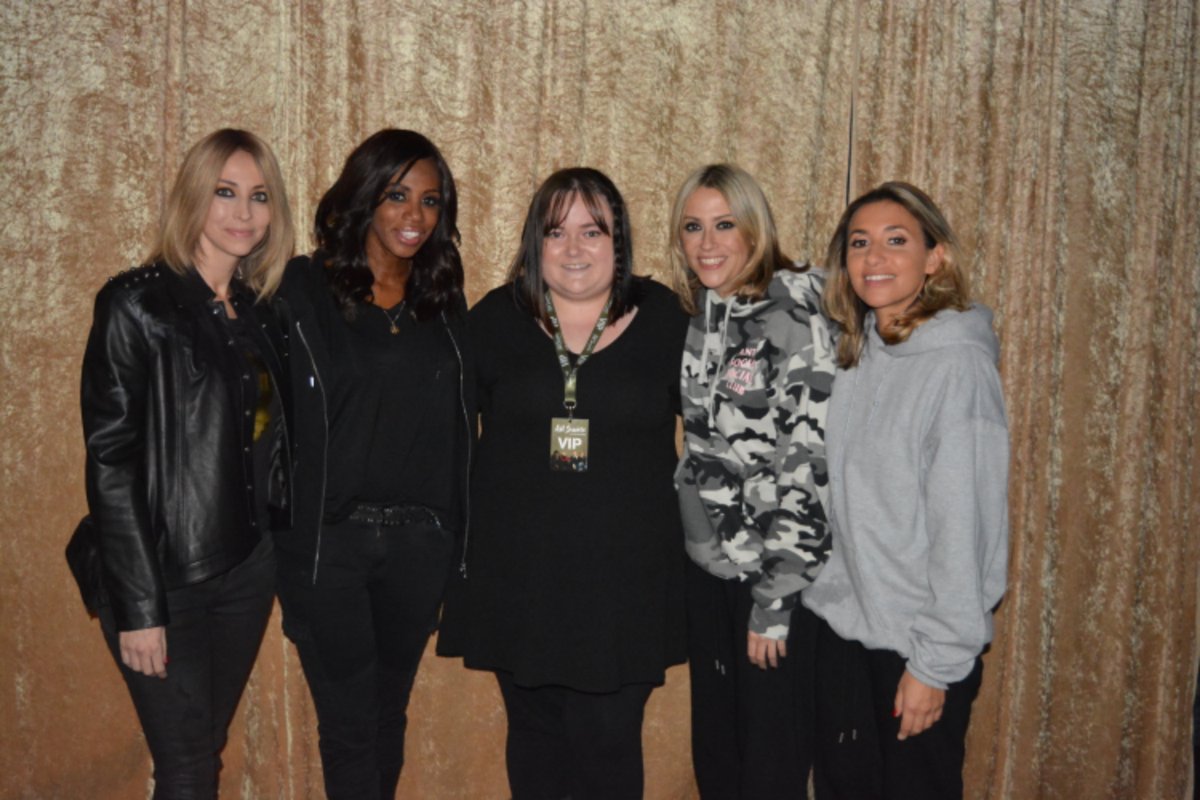 MissDannii_C's tweet photo. @Nicole_Appleton  Happy Birthday gorgeous lady!!! 🎁🎉🎂 i hope you have thee best day ever!! XxxX https://t.co/JNhhaEKHFU
