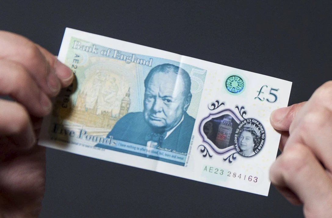 PandCExpress's tweet photo. VIDEO: Fivers with Jane Austin engraving could be worth £50K. #newfivers #JaneAusten
https://t.co/mANrgm1K7m https://t.co/XUUsp5MxKq
