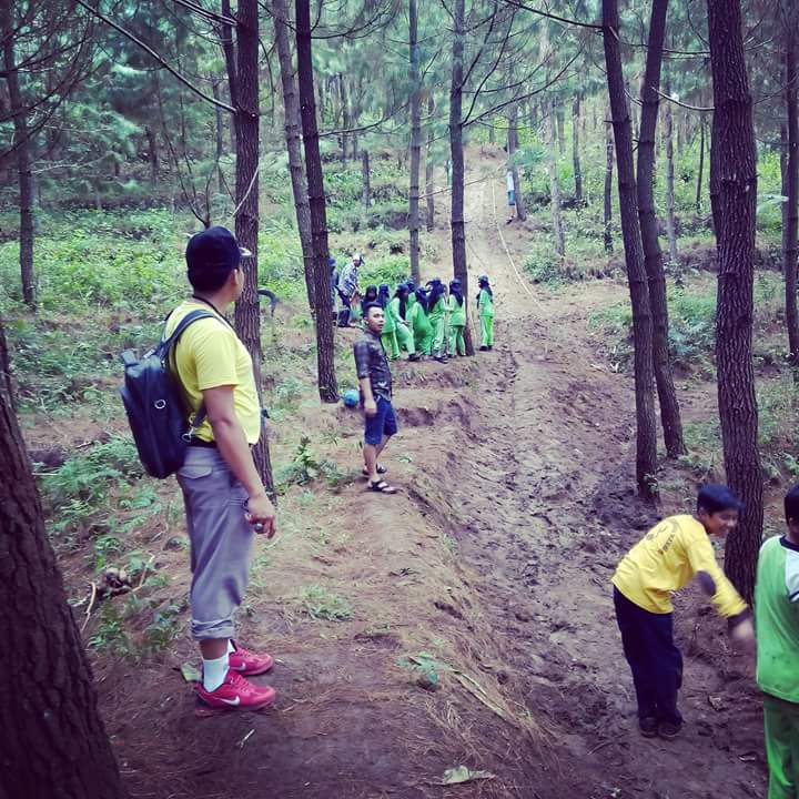 Bukit pengilon.. Di sini ada salah satu tanjatan yang kita sebut tanjatan setan, tanjatan setan adalah salah satu rintangan di fun game kita