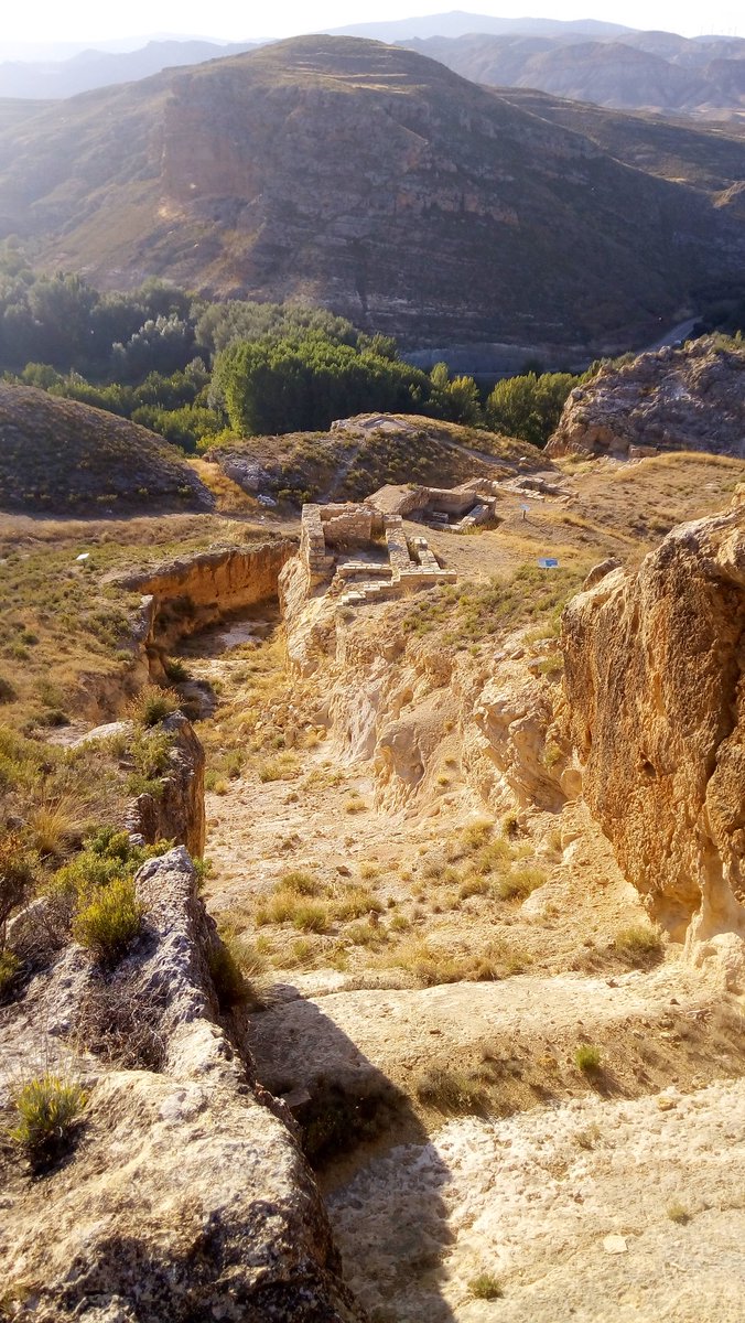 Planazo este puente. Ciudad celtíbera de <a href="/contrebialeu/">Contrebia Leucade</a>, vía <a href="/PlanetaDunia/">Ana Isabel Escriche</a> #RiojaBaja #LaRiojaApetece #arqueología goo.gl/3porP8