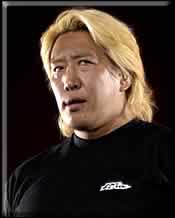 Kulap 柳 A Tuwita 前回は 全金髪とかマジ止めて と言って寝落ちした結果 金 黒で棚橋の様になったし 今回は完全に高山善廣です ありがとうございます 確かにプロレス好きとは言ったけど 俺だとレスラー風でも無い ショボい元ヤン風おじさんになっ