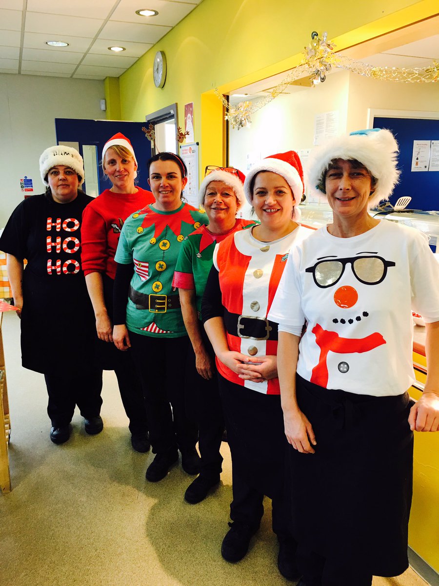 ABsolutely_Food's tweet photo. First #ChristmasLunch all ready to go prepared by the #festive team @Ousedale #schoolfood @ABsolutelyCater @glyn_ingram https://t.co/tCWF8wk26t