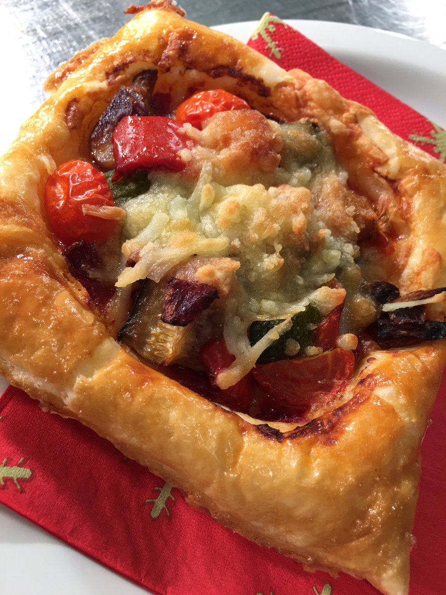 First #ChristmasLunch all ready to go prepared by the #festive team <a href="/Ousedale/">Ousedale School</a> #schoolfood <a href="/ABsolutelyCater/">ABsolutely Catering</a> <a href="/glyn_ingram/">Glyn Ingram</a>