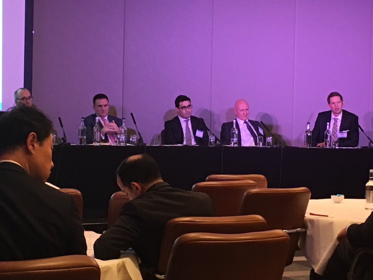 Niðurstaðan úr panelnum var að kellingar vita ekkert um bízness