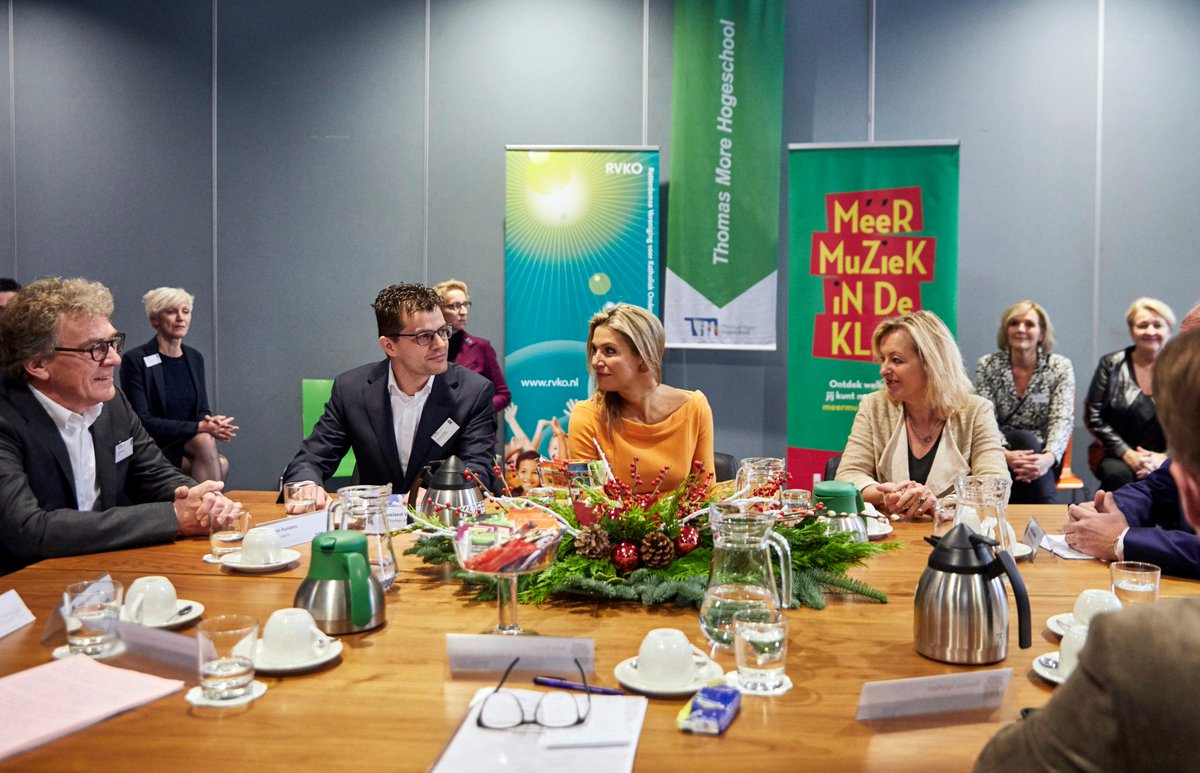 Koningin Maxima en minister Bussemaker bij werkconferentie #meermuziekindeklas in Rotterdam bit.ly/2h2nxxY