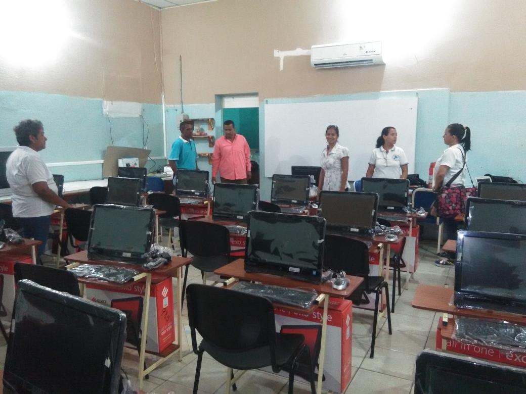 cbitmariguitar's tweet photo. Instalación del CBIT Francisco Mejía del Municipio Bolivar Estado Sucre. @MaryLuzTovar3 @Fundabit @Kleitzerc https://t.co/nGWqUqh7Iv
