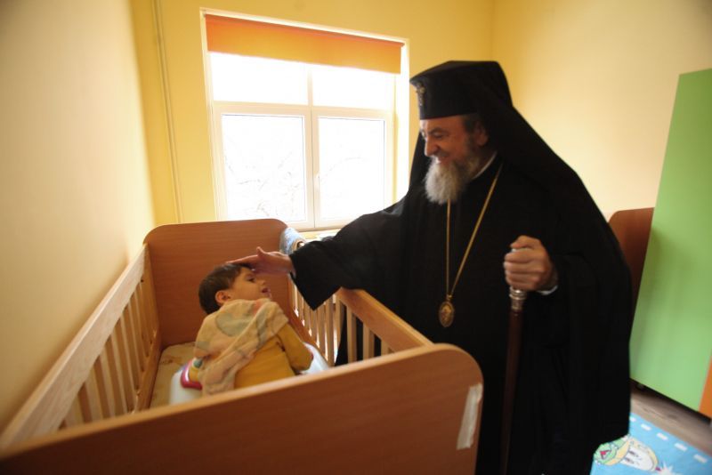 AOR_Sibiu's tweet photo. IPS Laurențiu a vizitat Complexul „Prichindelul” din Sibiu | Mitropolia Ardealului https://t.co/VqCjyzm53J https://t.co/sxj97mxlbC