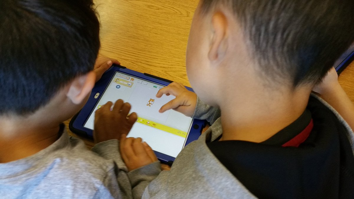 KyleHamstra's tweet image. #KindersCan learn to code! @MeredithLazar uses @ReflectorApp to intro @ScratchJr guidelines. #HourofCode #kinderscode #ddestem #SwimFwd