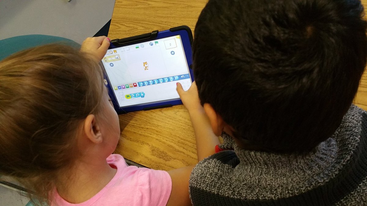 KyleHamstra's tweet image. #KindersCan learn to code! @MeredithLazar uses @ReflectorApp to intro @ScratchJr guidelines. #HourofCode #kinderscode #ddestem #SwimFwd