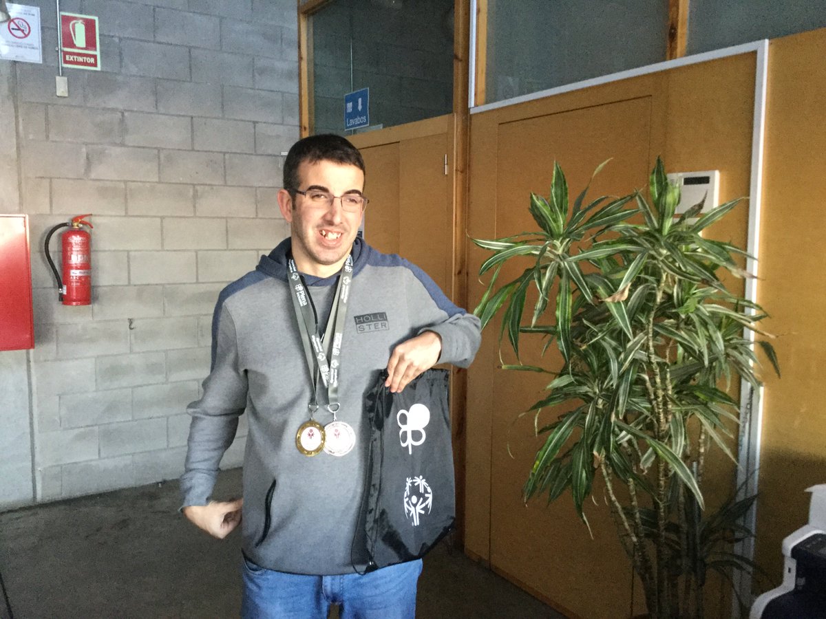 TEBcooperativa's tweet photo. ✌ Aquests dies la recepció del TEB/Sant Andreu llueix medalles. #SpecialOlympics #Reus2016. Més info: https://t.co/RXZiHfyZVQ https://t.co/ORC1MMSMLN
