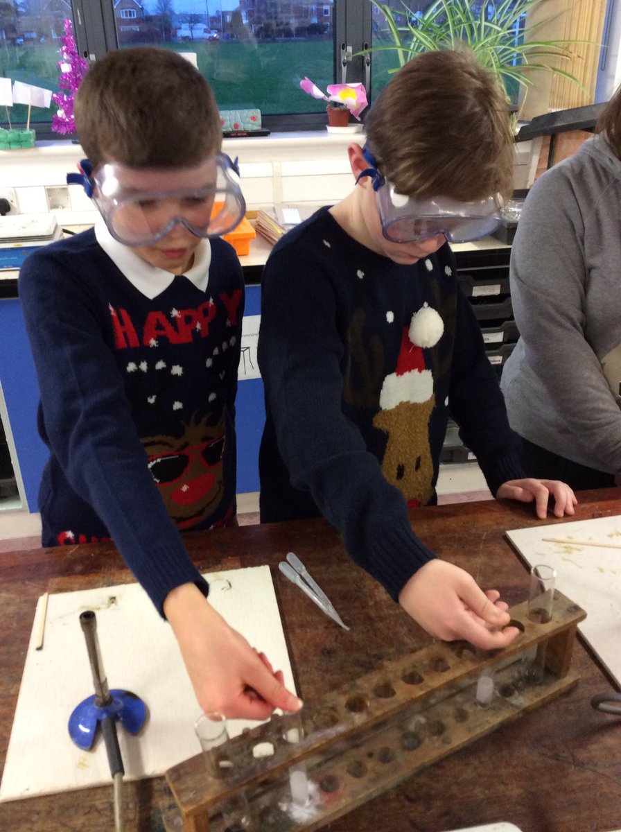 msboyes11's tweet photo. Science club at Goole Academy tonight we had a fabulous time @gooleacademy @BoothferryPS https://t.co/WHvwdXez5E