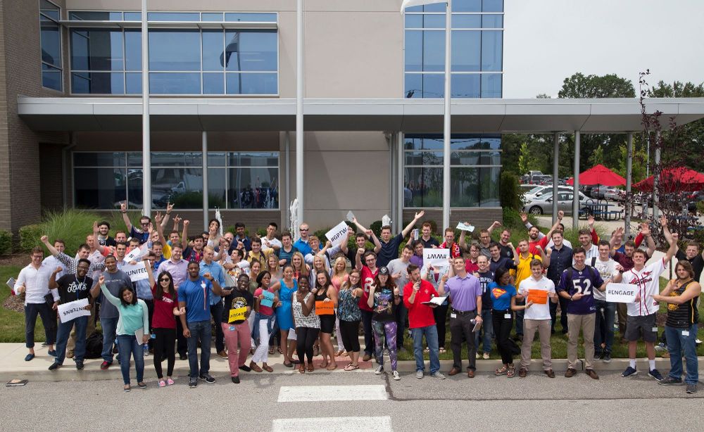 Glassdoor's tweet photo. Work in #tech? 20 #techcompanies made #BPTW this year including @SAP, @WWT_Inc, @FastEntCareers, @Adobe https://t.co/8Q86L6G4oi https://t.co/gSYQ0SIFae