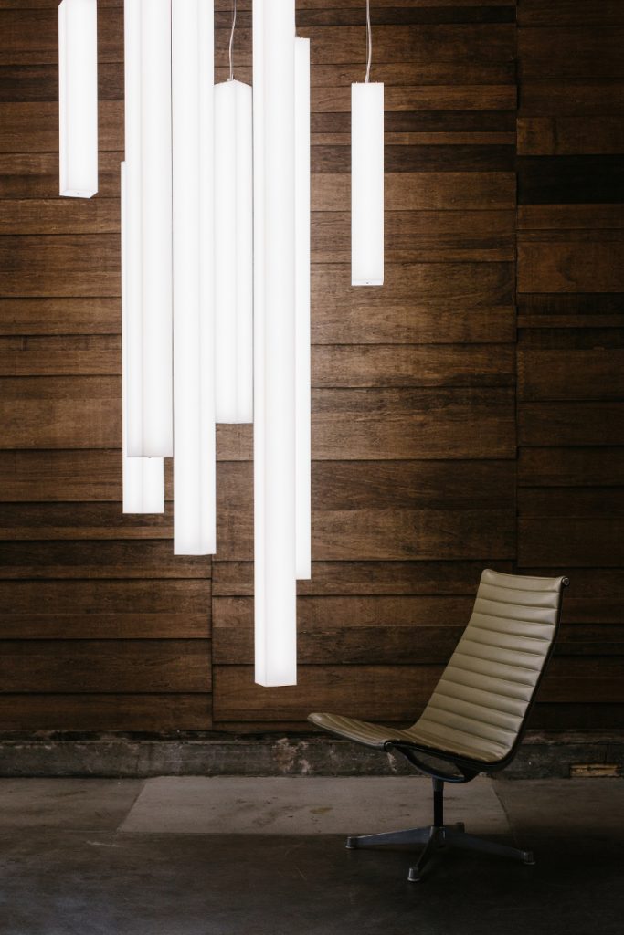 LightArt's new Casper Pendants ow.ly/NVl9306SBYh offer minimalist design in a new vertical configuration #officedesign #interiordesign