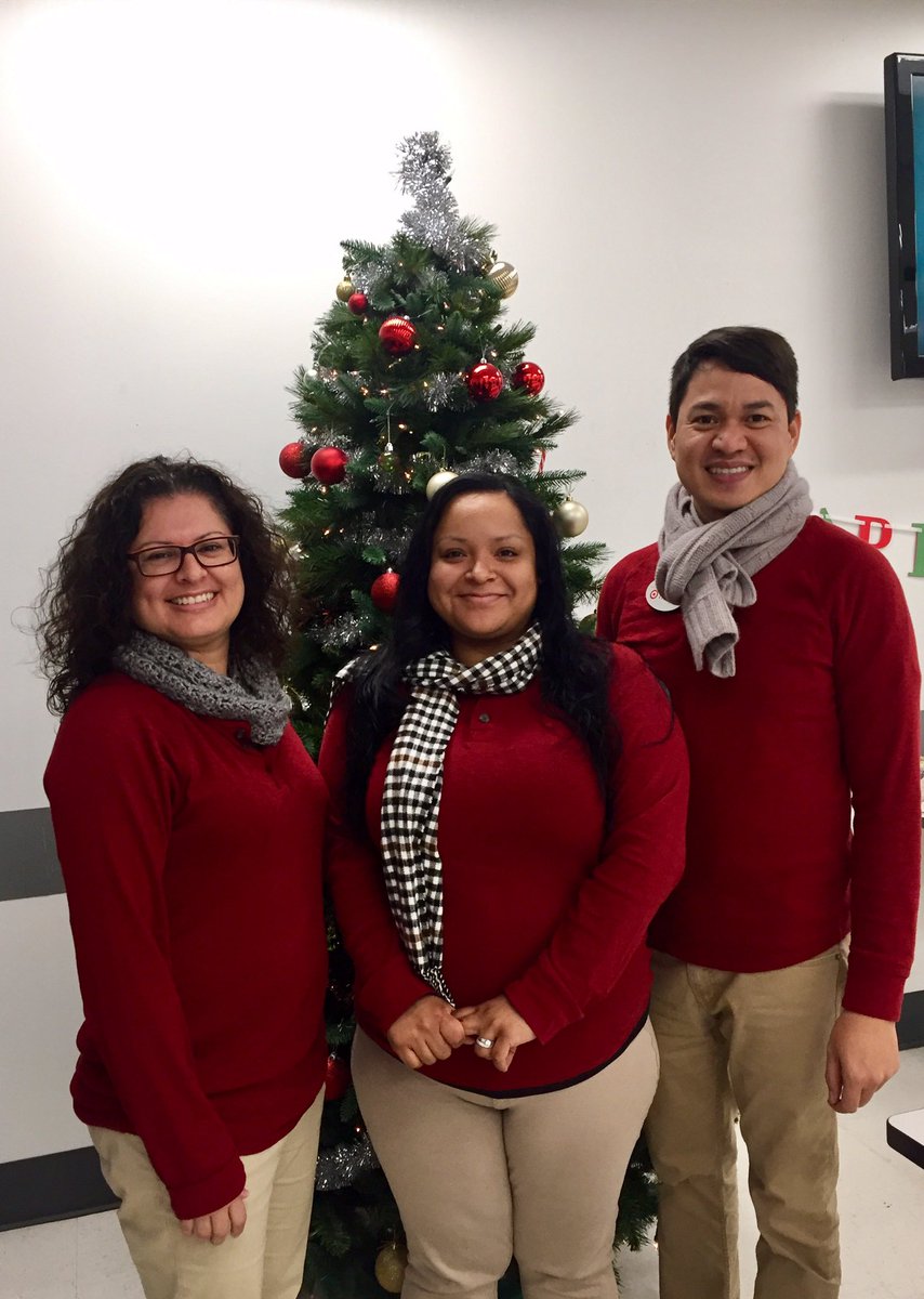JenG93509200's tweet photo. Scarf Day @ T1095! ❤️ team spirit! https://t.co/onIgEDOZrL