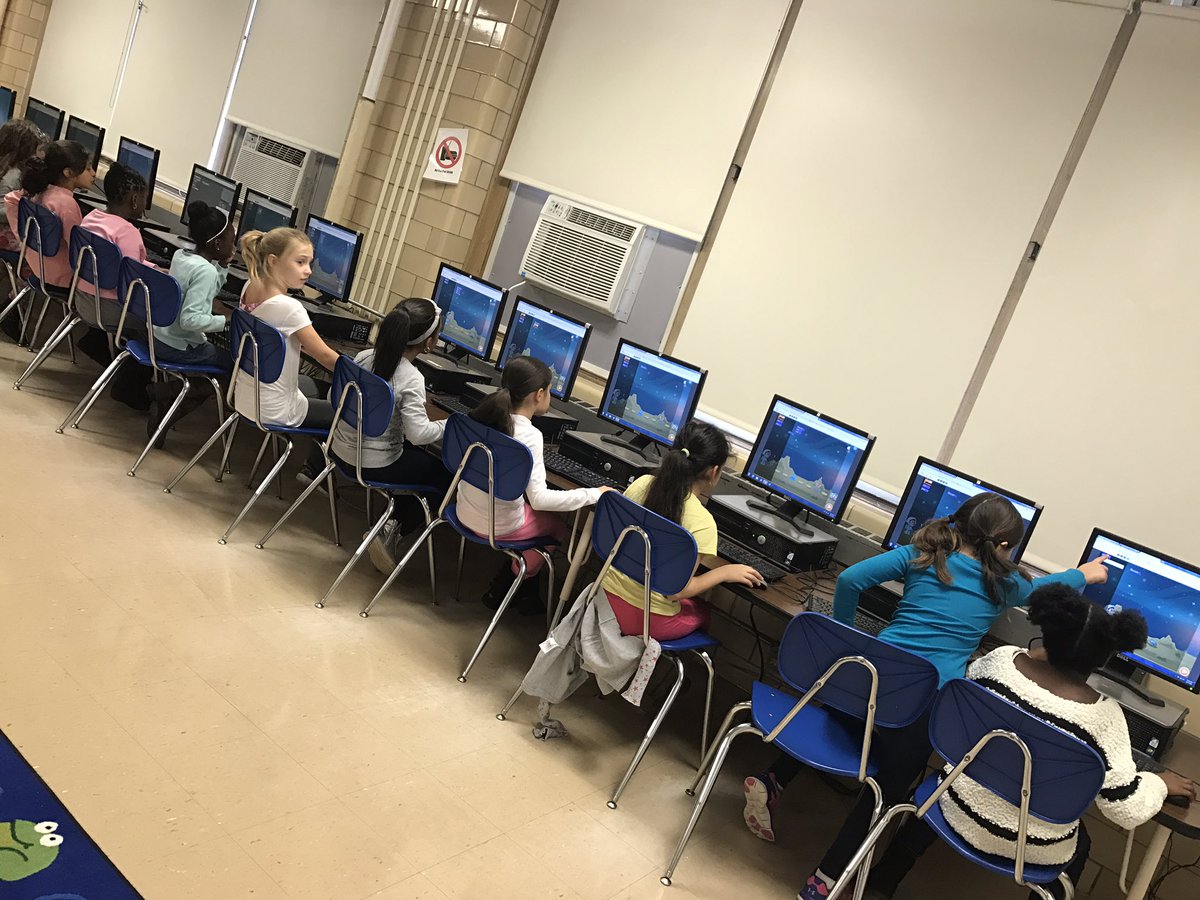 LLLampert's tweet image. #GirlsCanCode #CSEduWeek Mrs. Strong&apos;s 3rd grade Ss are #Coding with @gotynker @ParrotEducation #HourofCode #IWantAFreeDrone