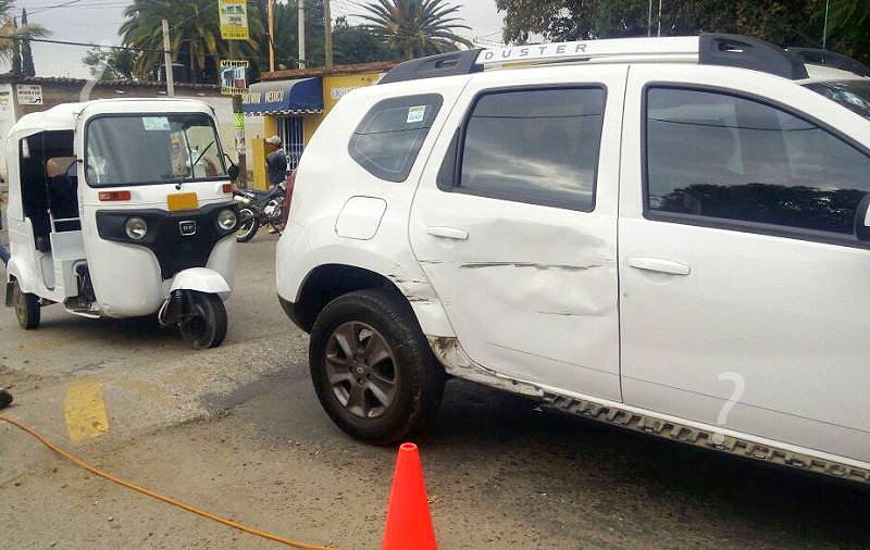 FotosNoticias's tweet photo. Accidente vial en la carretera antigua a xoxocotlan a la altura del centro de salud deja solo daños materiales #Oaxaca #Twitteroax https://t.co/6Vk0ahiuk4