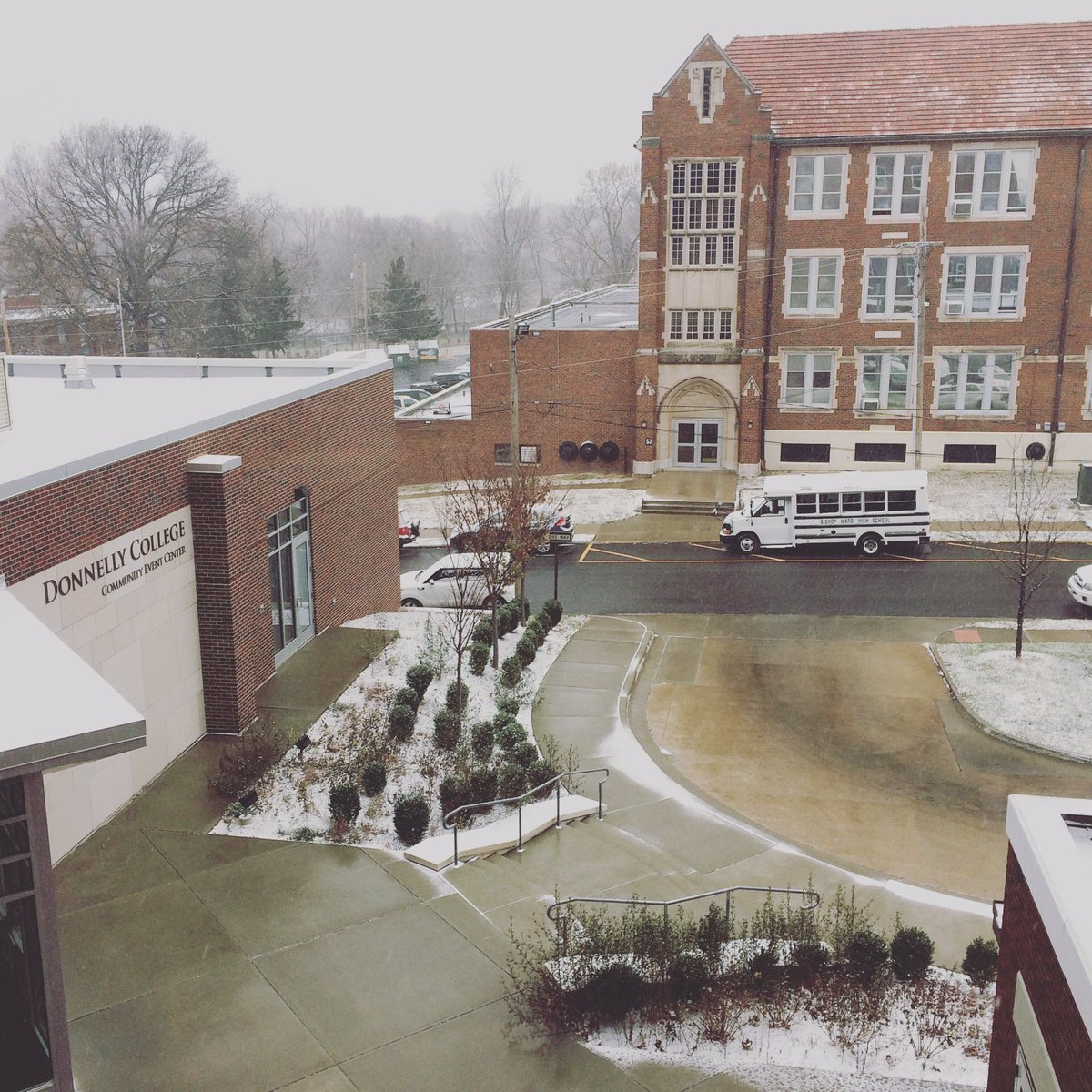 AndreaAtDC's tweet photo. Starting to see snow on the @DonnellyCollege campus. Stay bundled up! @NickBenderKMBC @BryanBusbyKMBC https://t.co/BQRTDyxVuM