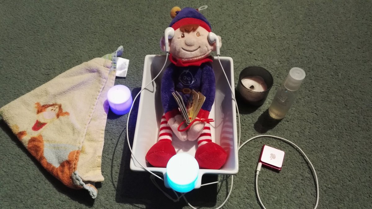 MolnarRachel's tweet photo. Less mess today! Looks like #goshelf is having a spa day @GreatOrmondSt https://t.co/HCJ5yqV8iI