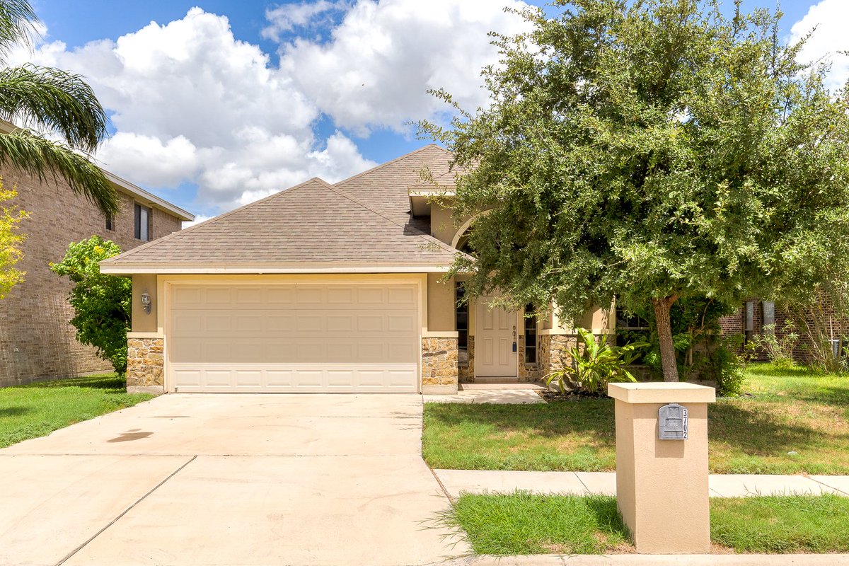 MarilynCortez's tweet image. 3702 Thrasher Dr. Mission, TX 78572- $159,000
#beautiful #communityamenities #sparklingpool #basketballcourt #playgrounds #wanttomove